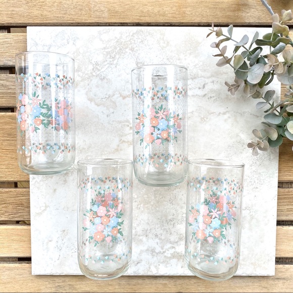 Vintage pastel floral drinking glasses set of 4 - Picture 5 of 7